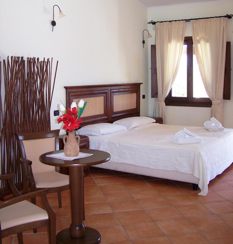 Hotel Ristorante Funtana Abbas Luras Экстерьер фото